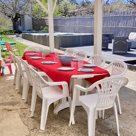 L'escapade périgourdine : clim, piscine, Netflix Hébergement de vacances Coulounieix-Chamiers